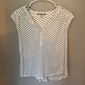 Like New Daniel Rainn White and Black Top - S